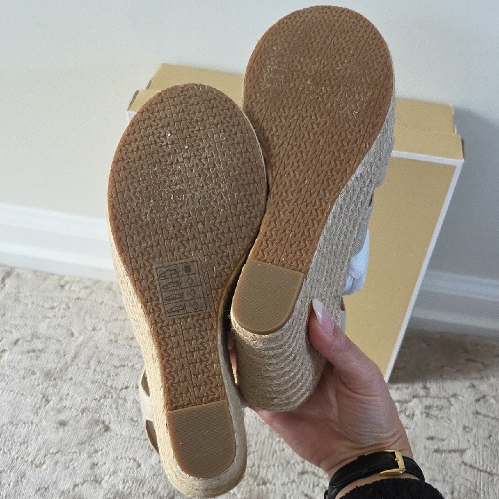 NIB Michael Kors Gold "Berkley Wedge" - Picture 6 of 7